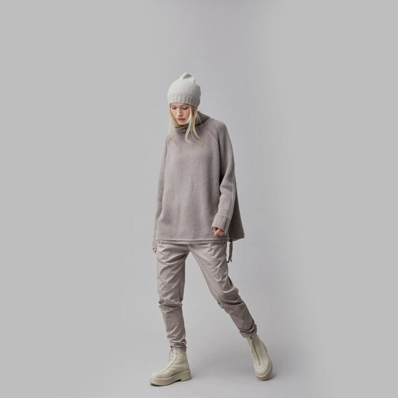 NWT! Kristensen Du Nord Grey Cotton Tapered Pants | Luxe Minimalism for Everyday - Picture 2 of 9